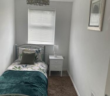 Solihull Apartment | Fantastic 2 bedroom apartment- 7 mins from NEC, Airport, JLR, town centre