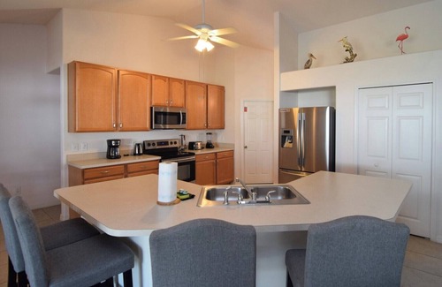 Legacy Park House | Fantastic 4 bed detached home, large pool, great pool deck, Disney 9 miles!