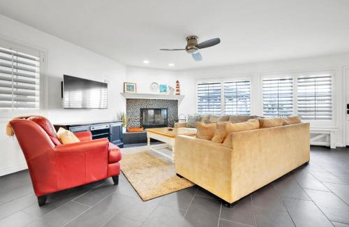 South Mission Beach House | Fantastic bayside vacation home - WiFi, central AC, patio, private washer & dryer