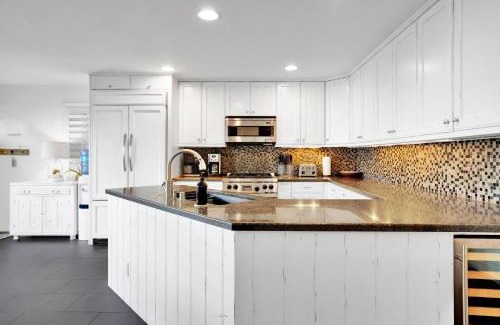 South Mission Beach House | Fantastic bayside vacation home - WiFi, central AC, patio, private washer & dryer
