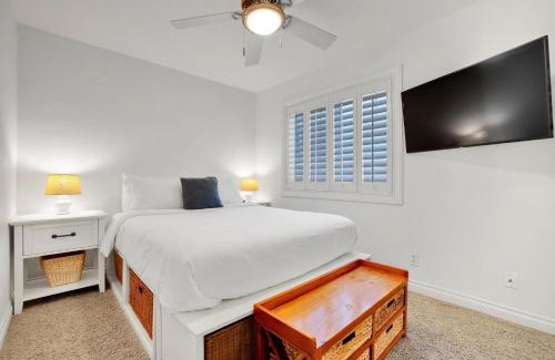 South Mission Beach House | Fantastic bayside vacation home - WiFi, central AC, patio, private washer & dryer