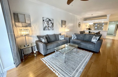 Naples Condo | FANTASTIC 𝑪𝑳𝑬𝑨𝑵 1sᴛ Fʟᴏᴏʀ Bʀɪɢʜᴛ & Sᴘᴀᴄɪᴏᴜs Cᴏɴᴅᴏ