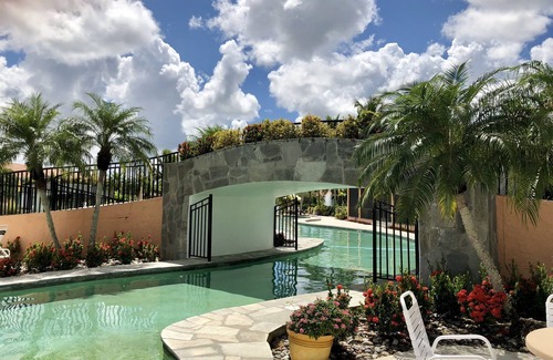 Naples Condo | FANTASTIC 𝑪𝑳𝑬𝑨𝑵 1sᴛ Fʟᴏᴏʀ Bʀɪɢʜᴛ & Sᴘᴀᴄɪᴏᴜs Cᴏɴᴅᴏ