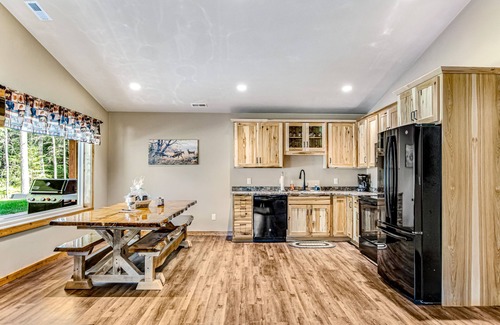 Conover House | Fantastic dog-friendly cabin with hot tub, fireplace, patio, grill, central AC, & W/D
