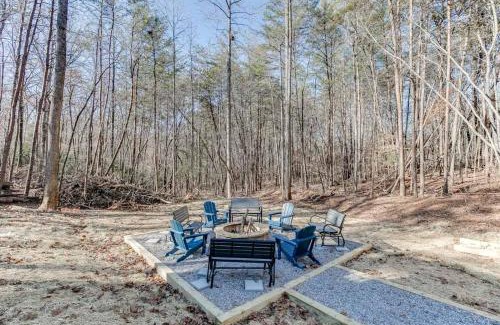 Helen House | Fantastic Family Cabin w Firepit