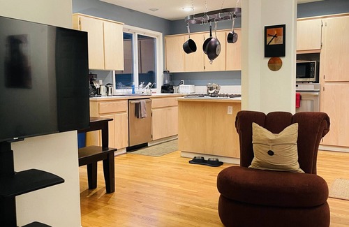 Southwest Hills Condo | Fantastic Forested Retreat, Pet Friendly, Multiple Decks, Lots of Natural Light, 3 Miles to Downtown