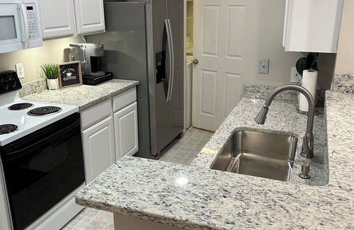 Strongsville Condo | Fantastic get away in Strongsville!