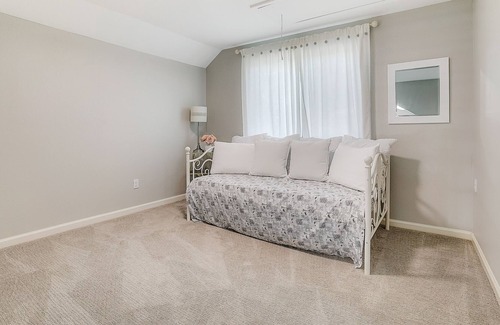 Milwood House | Fantastic getaway near downtown with free WiFi, backyard, Central AC & W/D