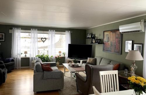 Torsken House | Fantastic house with seafront property in Gryllefjord