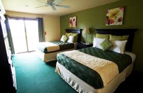 Mishicot Condo | Fantastic resort close to Lake Michigan beaches and 30 minutes from Green Bay