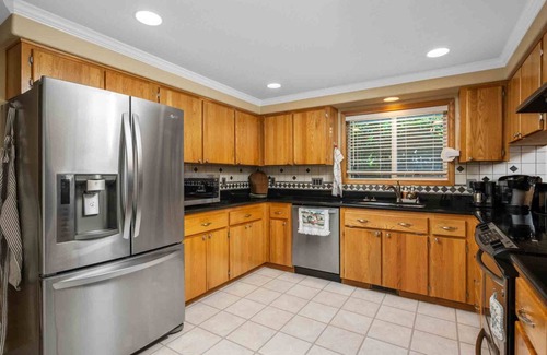 Hillsboro House | Fantastic Single Level Ranch Layout, Fenced Backyard w/Large Deck, New Decor and Furnishing