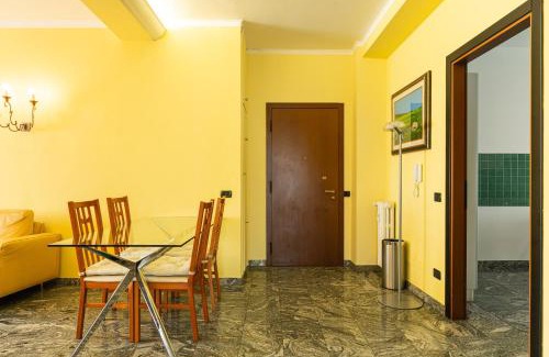Isola Apartment | Fantastic two bedroom ZARA 5th fl- Mirable PM