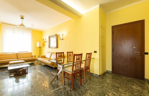 Isola Apartment | Fantastic two bedroom ZARA 5th fl- Mirable PM