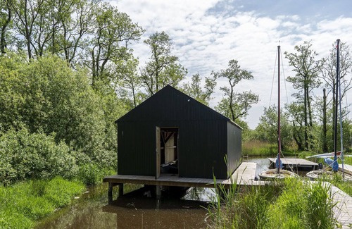 Goengahuizen House | Fantastic vacation home on private island in Friesland