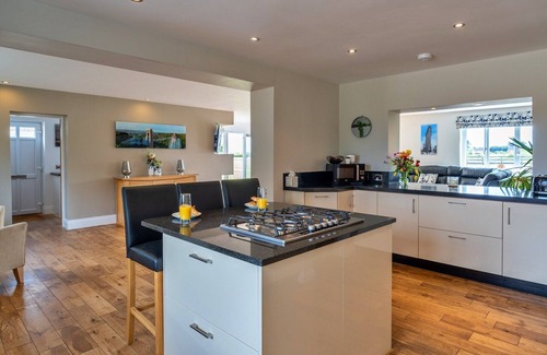 Lympsham House | Farmhouse in Weston near Sandy Beaches