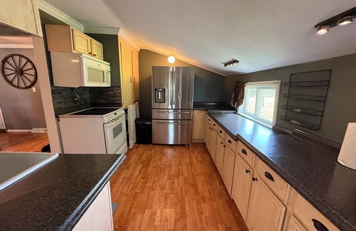 Grand Blanc Other | Farmhouse in Grand Blanc - 3 bedrooms near Lakes & Eats