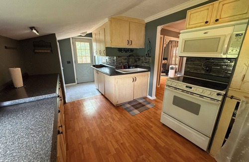 Grand Blanc Other | Farmhouse in Grand Blanc - 3 bedrooms near Lakes & Eats