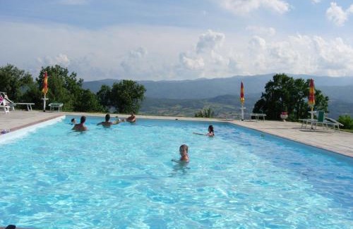 Poppi House | Farmhouse in Tuscany with Pool & Valley Views