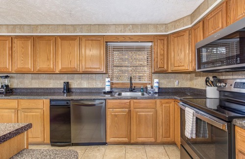 Sevierville Cabin | Farmhouse Ultimate Family Getaway - Hot tub, Theater, Pool Table, Pet Friendly