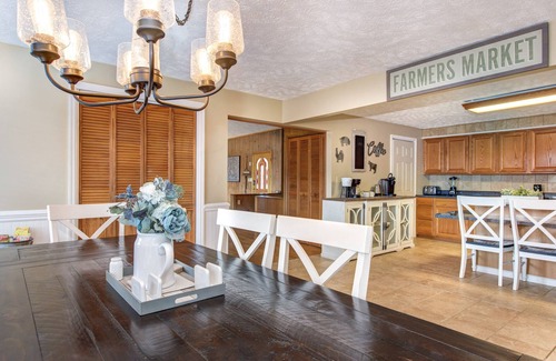 Sevierville Cabin | Farmhouse Ultimate Family Getaway - Hot tub, Theater, Pool Table, Pet Friendly