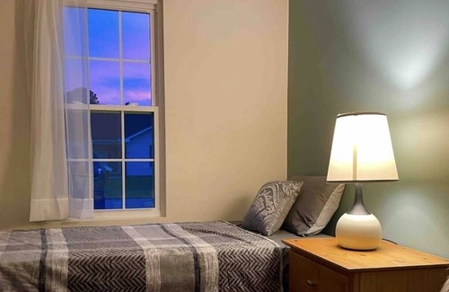 Northeast Virginia Beach House | Farmhouse with game room, 8 mins to Beach