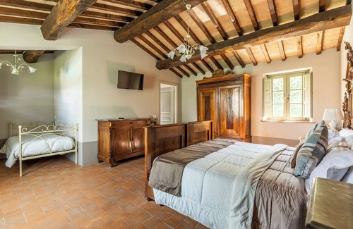 Cervognano Montenero Hotel | Farmhouse with saltwater pool overlooking Montepuciano Tuscany