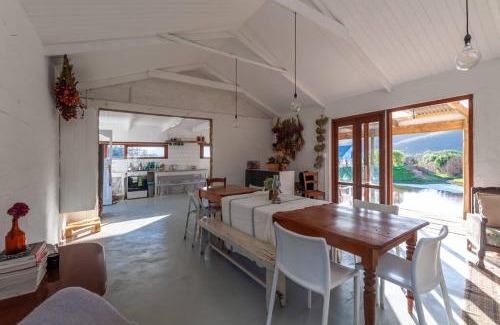 Theewaterskloof House | Farmstay at the Goat Shed Cottage, Spinlea Farm