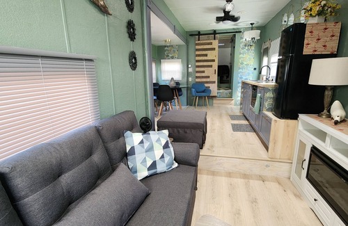 Diplomat House | Farmstay cozy camper. 10 min to downtown. 20 miles to sanibel or ft myers Beach.