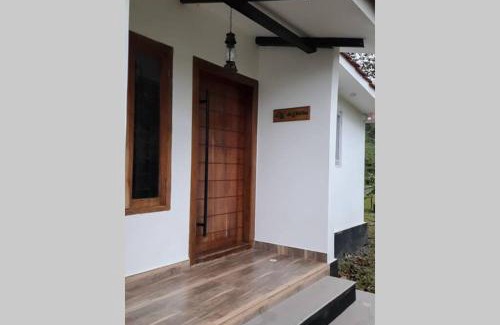 Elappara House | Farmstay in ചില്ലുകൂടാരം at Les Domki et al.