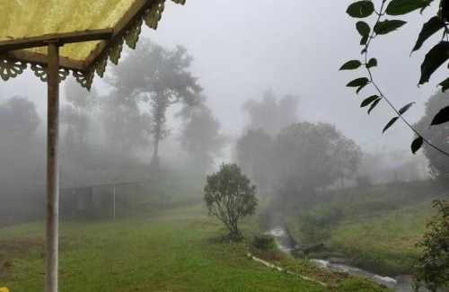 Elappara House | Farmstay in ചില്ലുകൂടാരം at Les Domki et al.