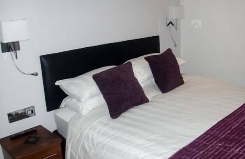Tenby House | Farnham Hotel