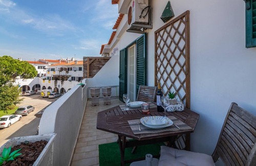 Montenegro Apartment | Faro Airport Flat 5 by Homing