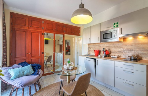 Montenegro Apartment | Faro Airport Flat 5 by Homing