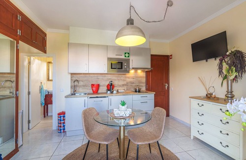 Montenegro Apartment | Faro Airport Flat 5 by Homing