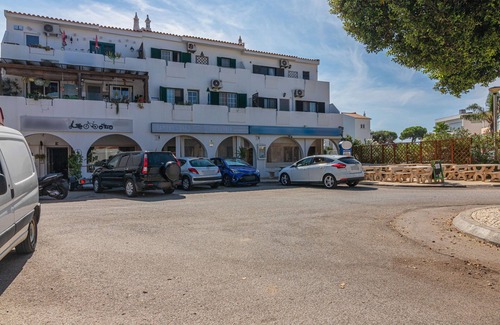 Montenegro Apartment | Faro Airport Flat 5 by Homing