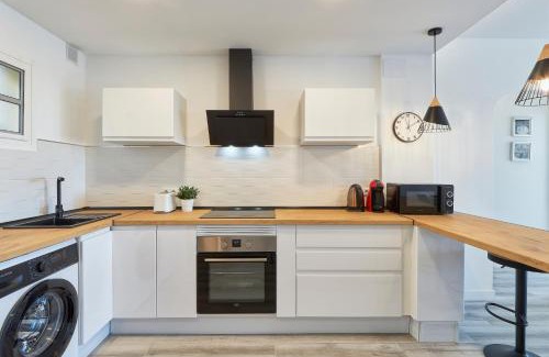 El Faro Apartment | FARO I Lovely Apartment with Sunny Terrace, Barbacoa Pet Friendly in Mijas Costa & Fuengirola