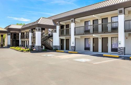 Farragut Hotel | Farragut Inn & Suites