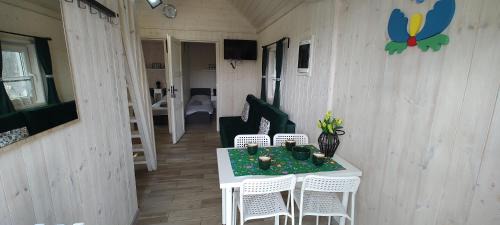 Wdzydze Kiszewskie Cabin | Farwne Checze - kolorowe domki