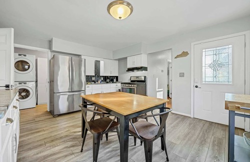 Shelby Park House | Fast Track Stay – Unbeatable Spot for Race Fans!