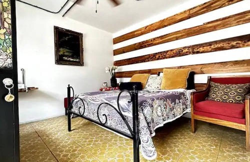 San Pedro Tlaquepaque Hotel | Fast Wi-fi Central Location Self-Check-In Secure