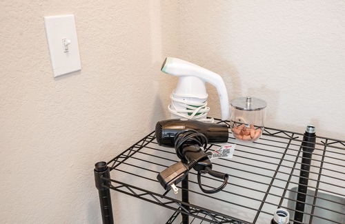 Huntsville Apartment | Fast WiFi, King Bed, Gym, Free Parking