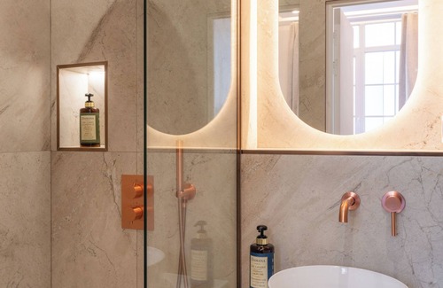 Saint-Vincent-de-Paul Apartment | Faubourg Station