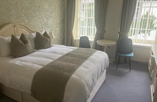 Aberaeron Hotel | Feathers Hotel Bar and Restaurant