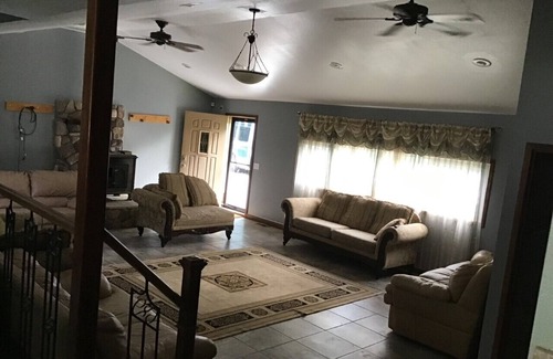 Toledo House | Feel right at home. Charming 4 bedroom home