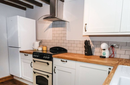 Corwen Cottage | FELIN UCHAF, family friendly, with hot tub in Cynwyd