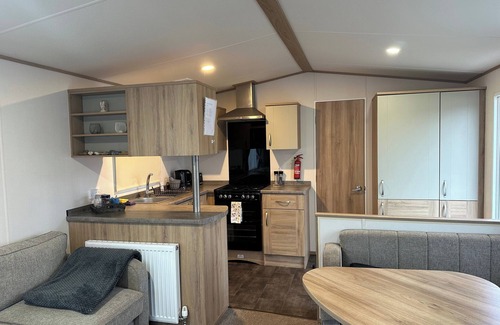 Felixstowe Cabin | Felixstowe Chimo Caravan 8 Sleeps 5 min to Beach