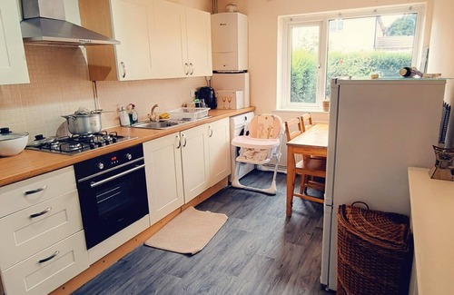 Bradford House | Female and Couple Friendly Single Room