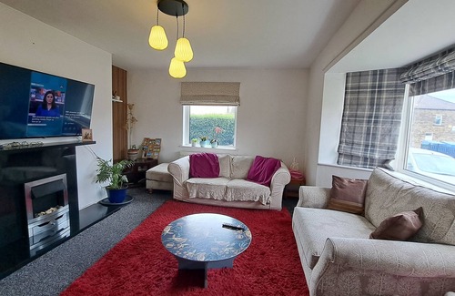 Bradford House | Female and Couple Friendly Single Room