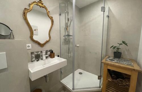 Siegen Apartment | Femo - Royal Siegen - königliche Wohnung - separater Eingang - Oberstadt nähe Marienkrankenhaus