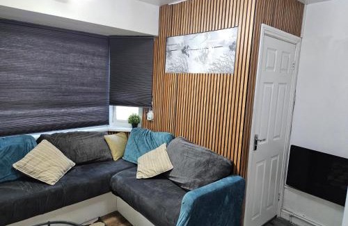 Oldbury Apartment | Femros Apartments, 15mins to city center.